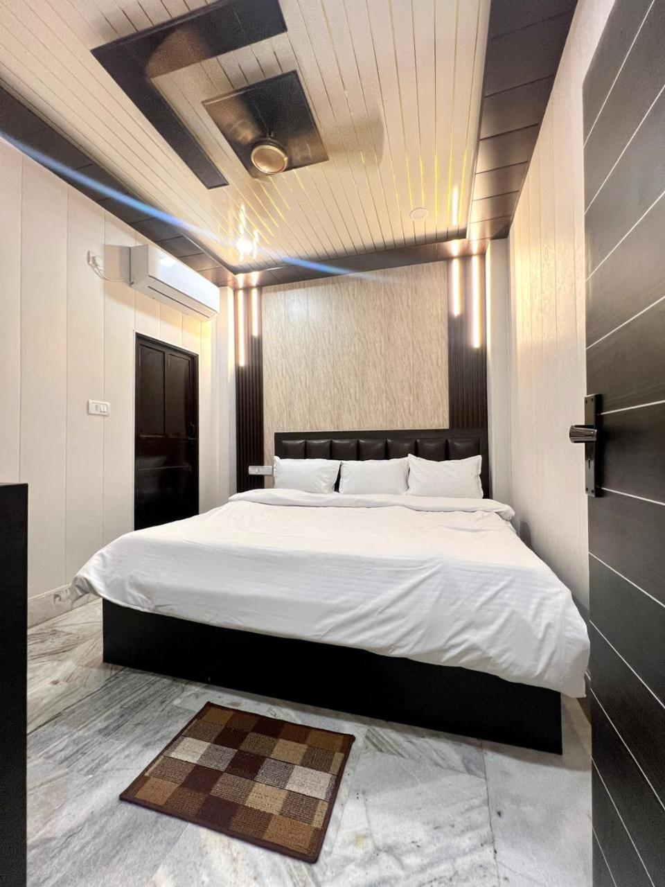 Durga P Guest House Near Harishchandra Ghat Varanasi Exterior photo