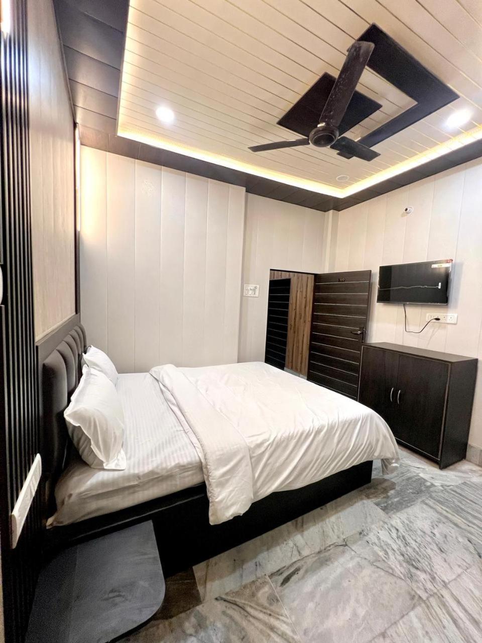 Durga P Guest House Near Harishchandra Ghat Varanasi Exterior photo