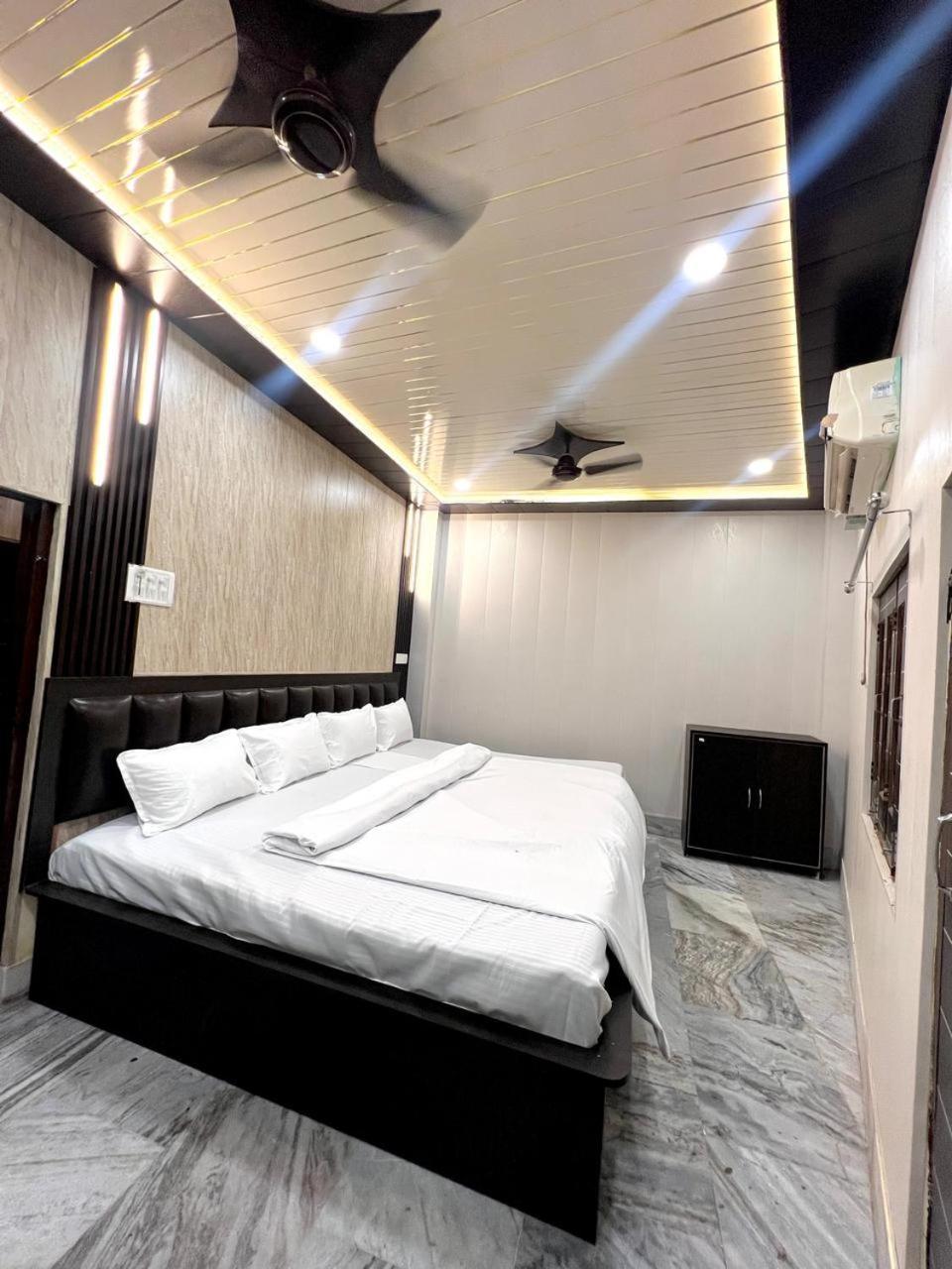 Durga P Guest House Near Harishchandra Ghat Varanasi Exterior photo